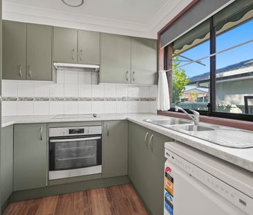 Relaxed Living with Modern Touches - Photo 3