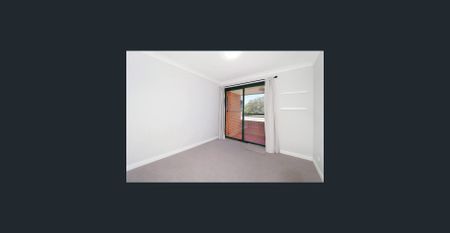 2 Story Apartment within walking distance to Epping train Station! - Photo 3