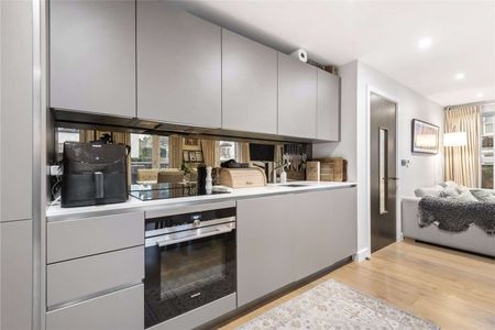 A beautifully presented two-bedroom flat with outdoor living across two floors. - Photo 4