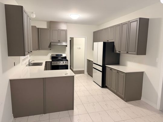 For Lease - 89 Palace Street, Thorold, Ontario - Photo 1