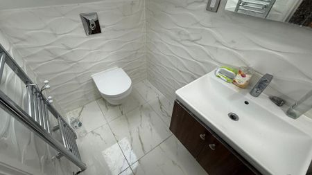 3 bedroom flat to rent - Photo 5