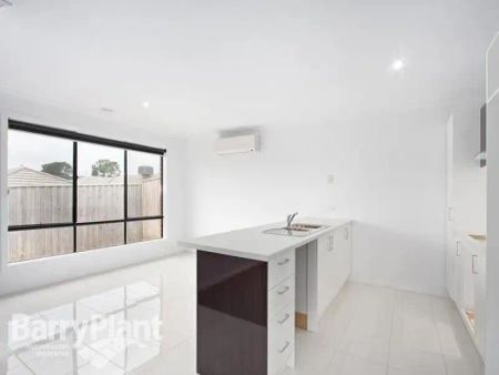 “Contemporary Family Living in a Prime Pakenham Location” - Photo 2