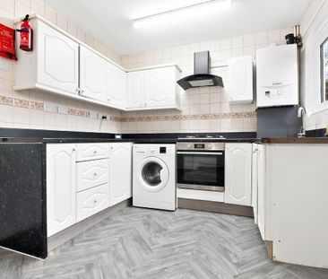 Robinsway, Waltham Abbey EN9 - Photo 3