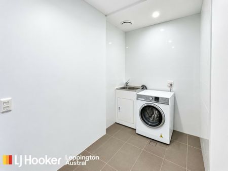 Modern Two-Bedroom Apartment with Spacious Balcony - Photo 2