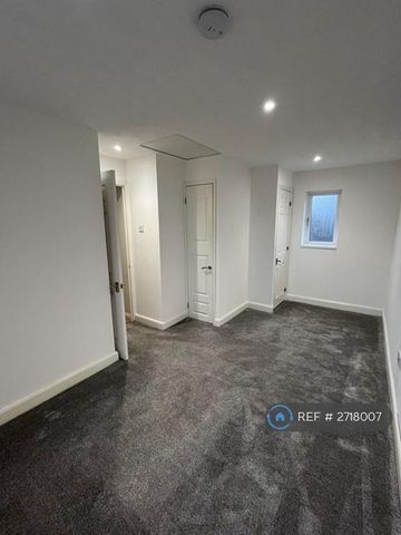 2 bedroom semi-detached house to rent - Photo 4