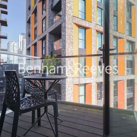 2 Bedroom flat to rent in Charles Clowes Walk, Nine Elms, SW11 - Photo 1