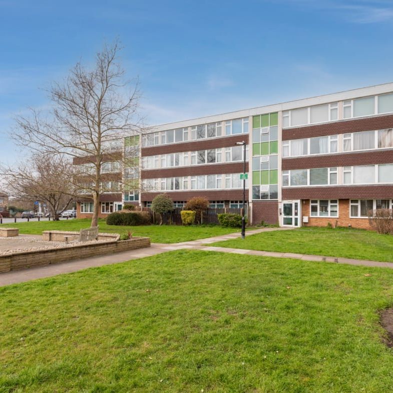 Atherton Court, Eton - Photo 1