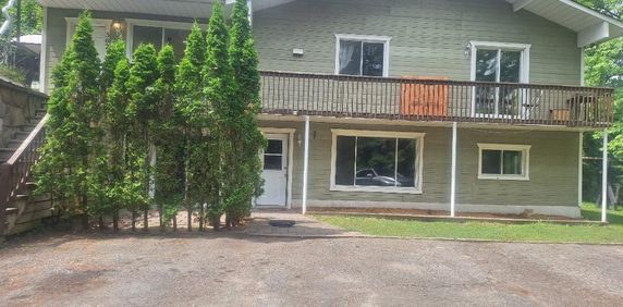 Appartement à louer très grand 4 1/2 Saint-Sauveur - Photo 2