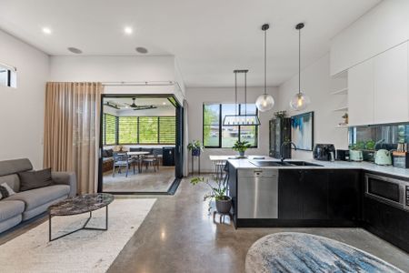 Architectural Elegance - Photo 5