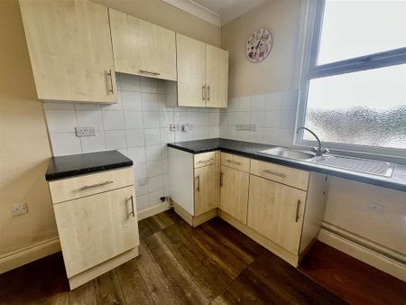 2 bedroom flat to rent - Photo 5