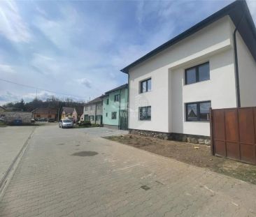 Casa cu 4 camere si 3 bai pretabila birouri in Sura Mare - Photo 3