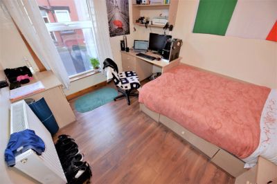 4 bedroom House in Harold Mount, Leeds - Photo 4