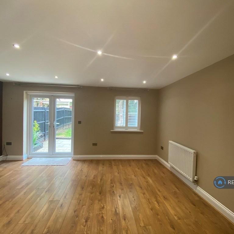3 bedroom detached house to rent - Photo 1