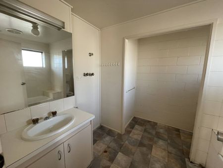 ADDISON REAL ESTATE - Photo 4