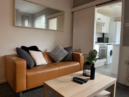 Kirkby Street // Bed & Bath // Available Now!!!, LN5 - Photo 2