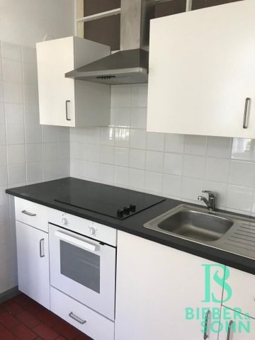 Blick ins Grüne! Zentrumsnahe Loggia-Wohnung – WG geeignet! Garagenplatz! - Photo 3