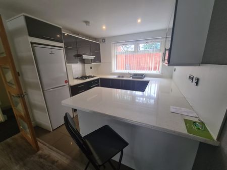 3 Bed - 49 Woodsley Road, Hyde Park, Leeds - LS6 1SB - Student - Photo 5