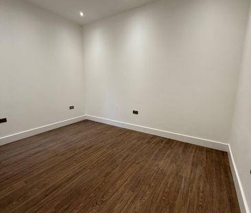 2 Bed Flat, Lea Bridge Road, E10 - Photo 2