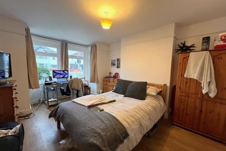 5 bedroom semi-detached house to rent - Photo 5