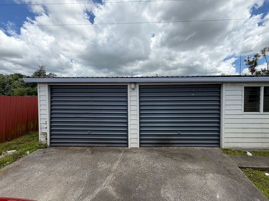 Double Garage, 3 Bed 1 Bath Standalone House - Photo 1