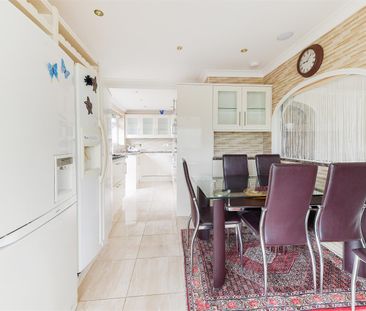 To Let 4 Bed House - Detached - Photo 3