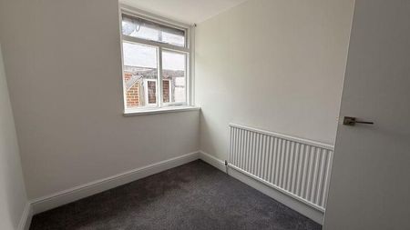 3 bedroom flat to rent - Photo 3