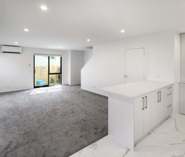 Modern Townhouse in Waterloo - Photo 4