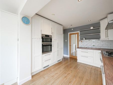 3 bedroom detached house to rent - Photo 2