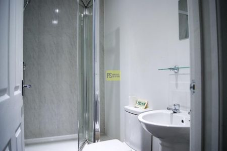 5 bedroom terraced house to rent - Photo 5