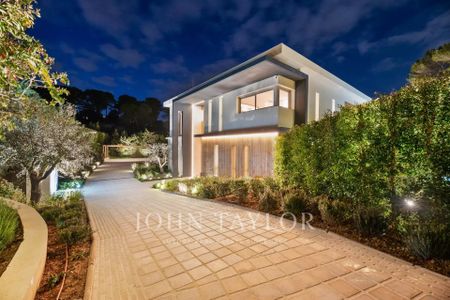 Maison à louer Mougins, Cote d'Azur, France13 000 EUR / Mois - Photo 2
