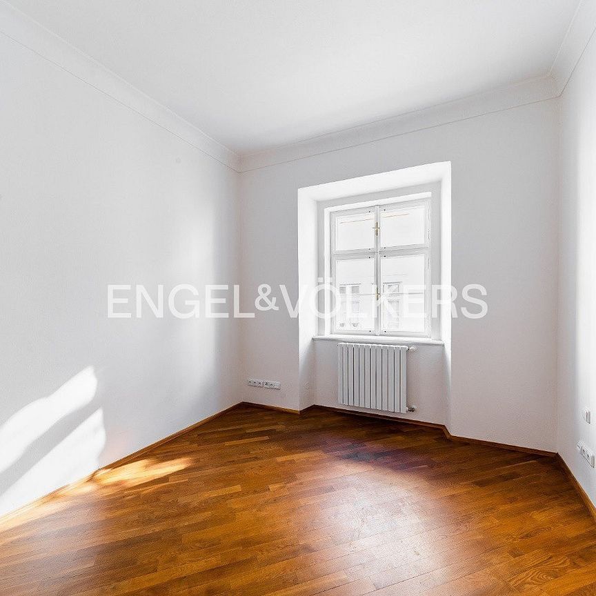 Pronájem bytu 4+1 170 m² - Fotografie 1