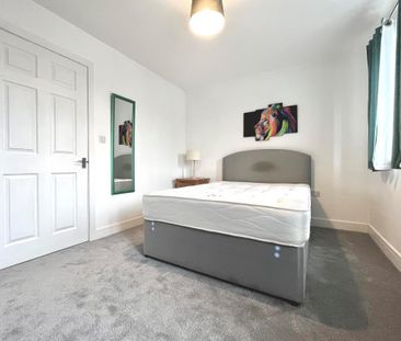 1 bedroom in a house share to rent - Photo 2
