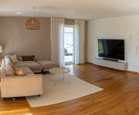 Moderne Erdgeschosswohnung mit Sauna & Garten - Photo 1