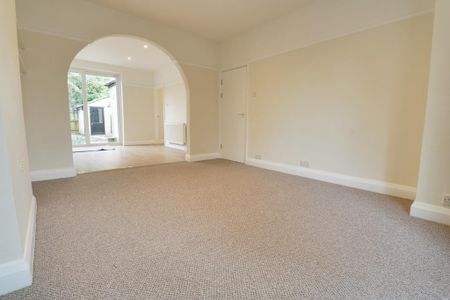 4 bedroom semi-detached house to rent - Photo 2