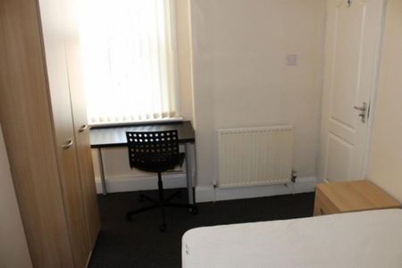 4 bedroom house to rent - Photo 2