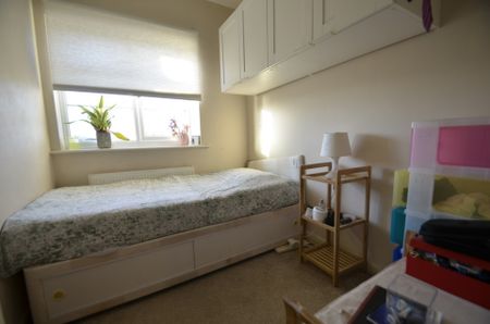 3 bedroom Property to rent - Photo 5