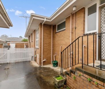 Light, Bright and Cheery Villa in the Balwyn High Zone - Photo 5