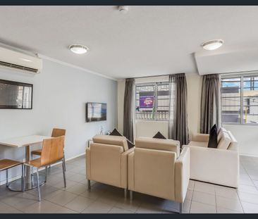 Spacious Furnished Apartment with an Expansive Private Terrace - Photo 1