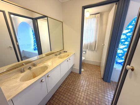 PRIME CENTRAL LOCATION! - Photo 4