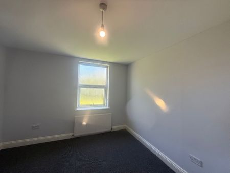 3 Bed Flat, Howard Road, SE25 - Photo 2