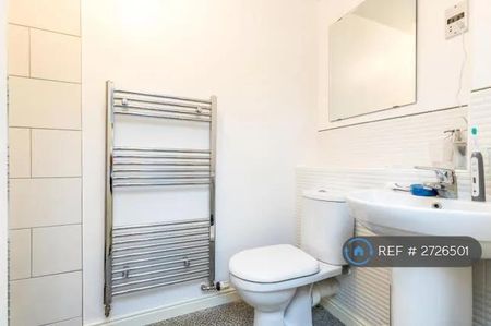 3 bedroom end of terrace house to rent - Photo 4