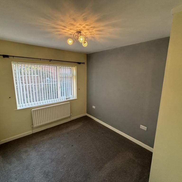 2 bedroom semi-detached bungalow to rent - Photo 1