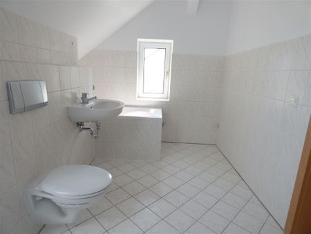 Ideal für Singles, junge Paare! Tolle 2-Raum Whg im DG. Bad m. Fenster, Wanne und Dusche! - Photo 4