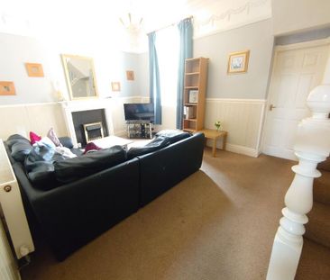4 bedroom semi-detached house to rent - Photo 2