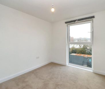3 bedroom flat to rent - Photo 6