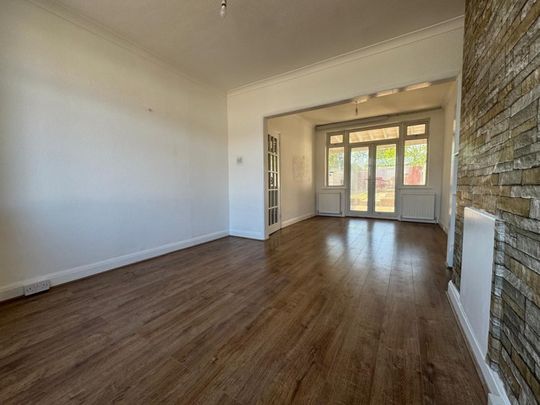 Raeburn Road, Edgware, HA8 - Photo 1