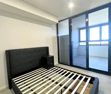 Near New Modern Aesthetic TWO bedroom + Winter Garden apartment in ... - Photo 3