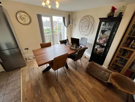 3 bedroom detached house to rent - Photo 2