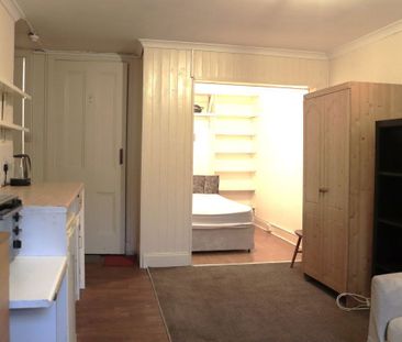 1 Bed Flat - Photo 4