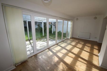 4 bedroom detached house to rent - Photo 4